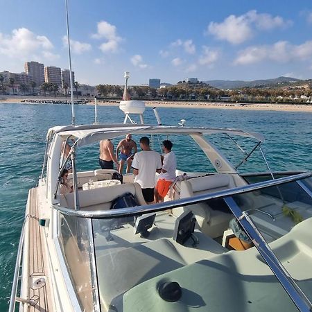 Cozy Yacht Lodge In Barcelona With Boat Tour Option ซานต์อาเตรียเดเบซอซ ภายนอก รูปภาพ