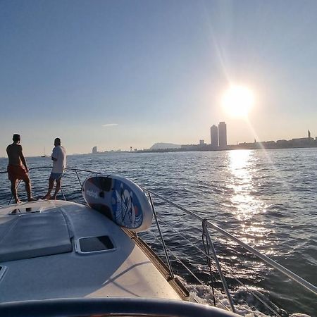 Cozy Yacht Lodge In Barcelona With Boat Tour Option ซานต์อาเตรียเดเบซอซ ภายนอก รูปภาพ