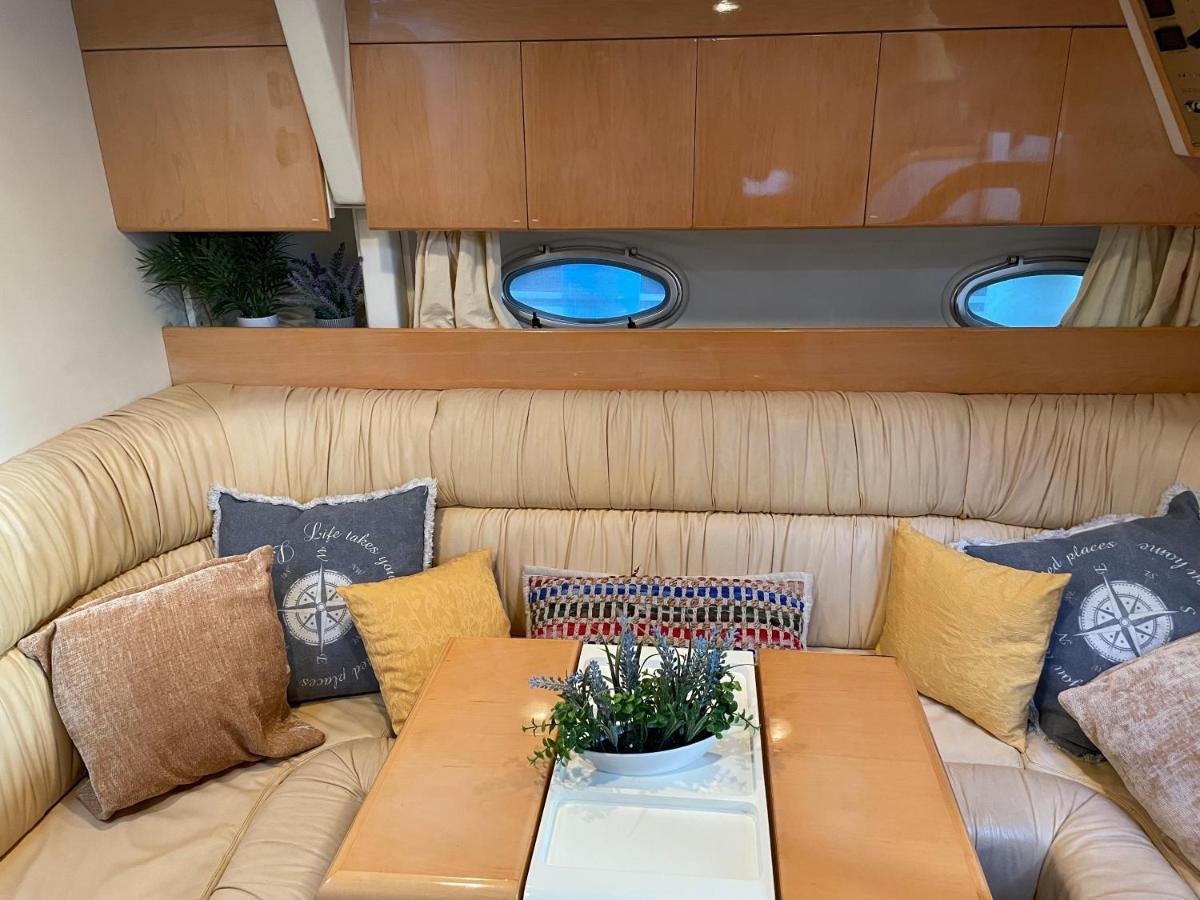 Cozy Yacht Lodge In Barcelona With Boat Tour Option ซานต์อาเตรียเดเบซอซ ภายนอก รูปภาพ