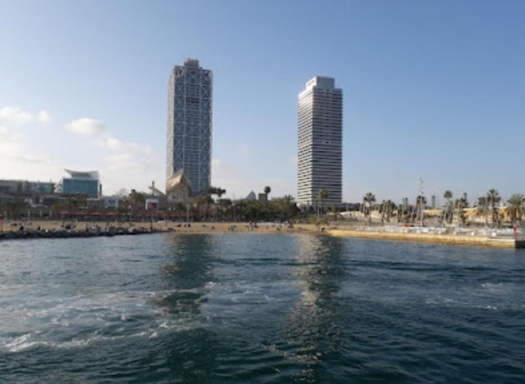 Cozy Yacht Lodge In Barcelona With Boat Tour Option ซานต์อาเตรียเดเบซอซ ภายนอก รูปภาพ