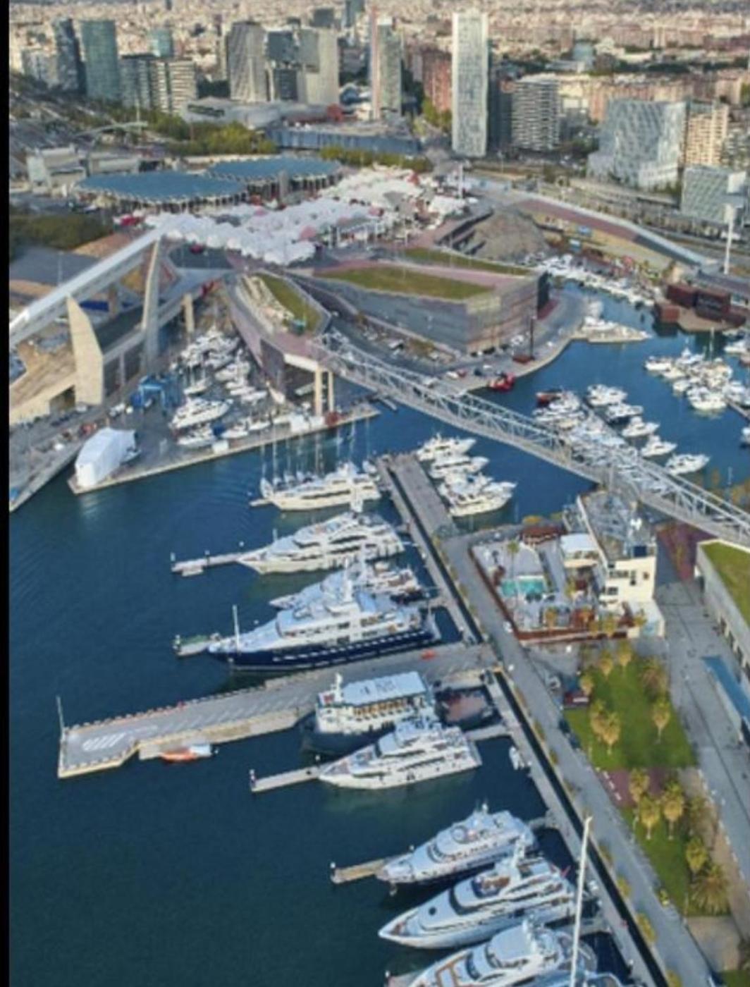 Cozy Yacht Lodge In Barcelona With Boat Tour Option ซานต์อาเตรียเดเบซอซ ภายนอก รูปภาพ